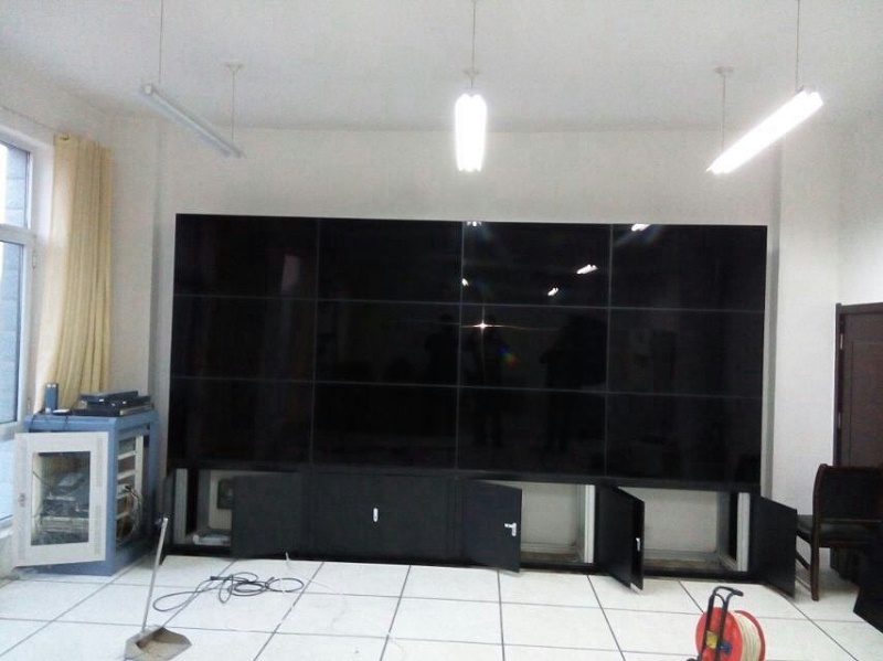 甘肅天?？h食品藥品監(jiān)督管理局46寸3X4現(xiàn)場安裝