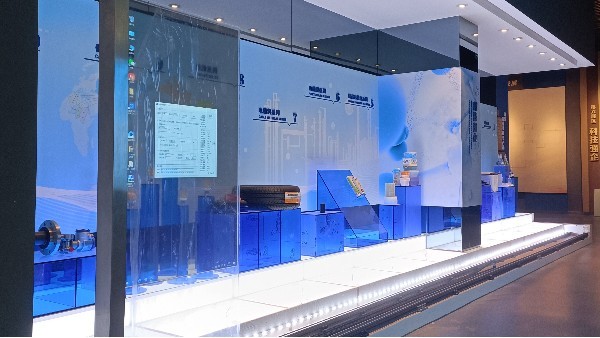 滑軌屏新科技，OLED透明滑軌產(chǎn)品