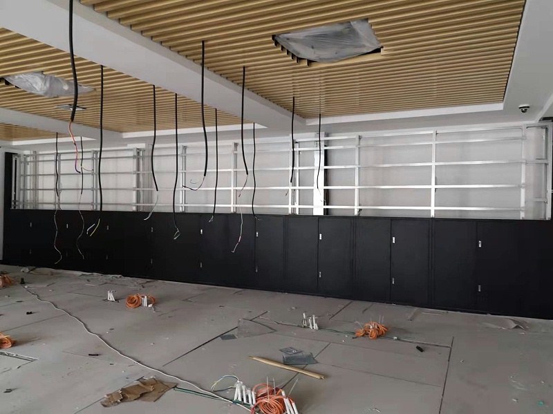 中億睿55寸拼接屏監(jiān)控顯示系統(tǒng)為廣東珠海某企業(yè)賦能信息化管理現(xiàn)場安裝圖片